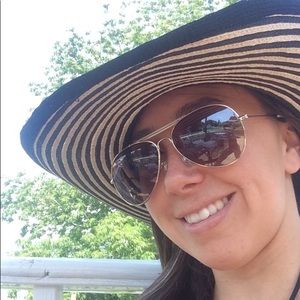 Meet your Posher, Laura